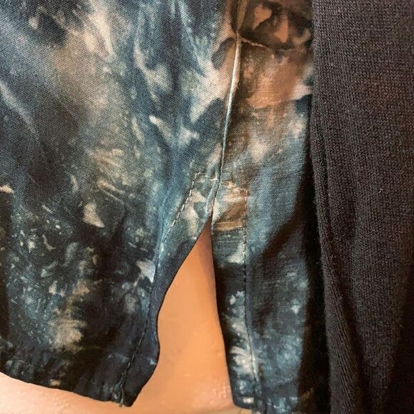 𝅺red Haute Blue and black paint splatter blouse long sleeves with split hemline - Picture 6 of 11